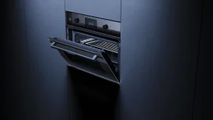 תנור מיקרוגל קומפקטי קו עיצוב GraphiteLine עם ökotherm®, צג TFT ו-10 פונקציות.