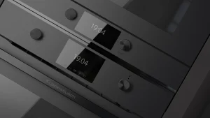 מיקרוגל קומפקטי עם 6 פונקציות וגריל גובה נישה 38 ס"מ ודלת על צירים בצד שמאל