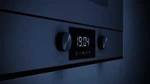 מיקרוגל קומפקטי קו עיצוב MattBlack עם 6 פונקציות וגריל – גובה נישה 38 ס"מ וציר דלת בצד ימין