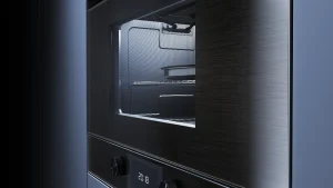 מיקרוגל קומפקטי קו עיצוב GraphiteLine עם 6 פונקציות וגריל – גובה נישה 38 ס"מ ודלת על צירים בצד שמאל