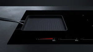 כיריים אינדוקציה 90 ס"מ עם Miradur®, 3 אזורי Flex ו-glideControl+