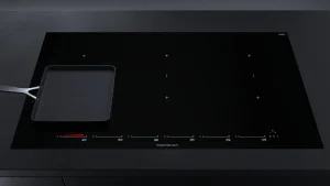 כיריים אינדוקציה 90 ס"מ עם Miradur®, 3 אזורי Flex ו-glideControl+