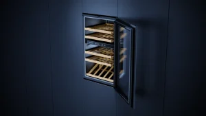 מקרר יין מובנה עם 2 אזורי טמפרטורה לעד 38 בקבוקים ופתיחת דלת בלחיצת כפתור