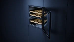 מקרר יין מובנה אקלים עם 2 אזורי טמפרטורה לעד 30 בקבוקים ופתיחת דלת בלחיצה