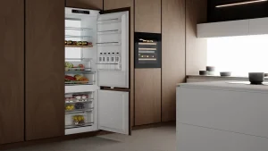 מקרר יין מובנה אקלים עם 2 אזורי טמפרטורה לעד 30 בקבוקים ופתיחת דלת בלחיצה